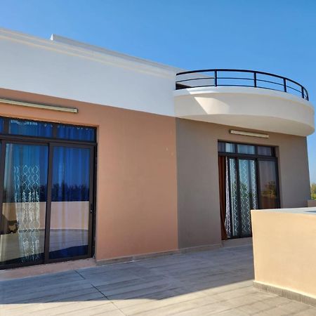 מאהאג'נגה Ocean Heaven Hotel מראה חיצוני תמונה