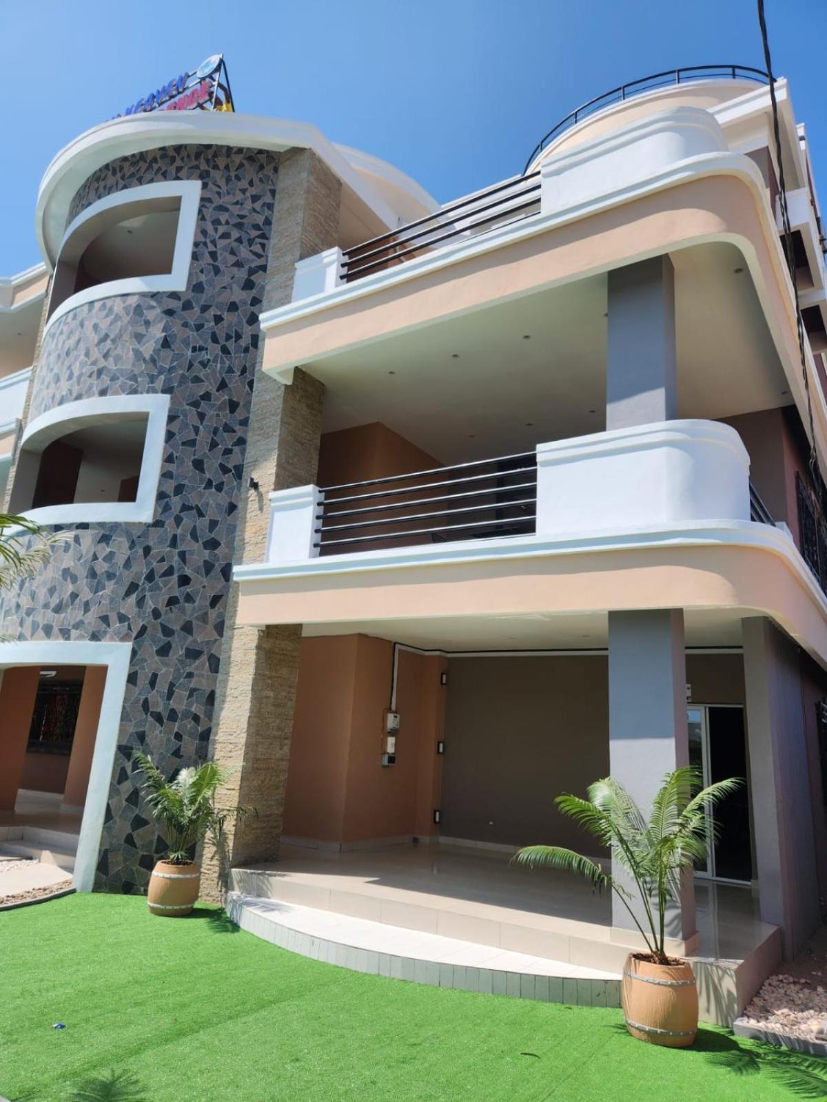 מאהאג'נגה Ocean Heaven Hotel מראה חיצוני תמונה