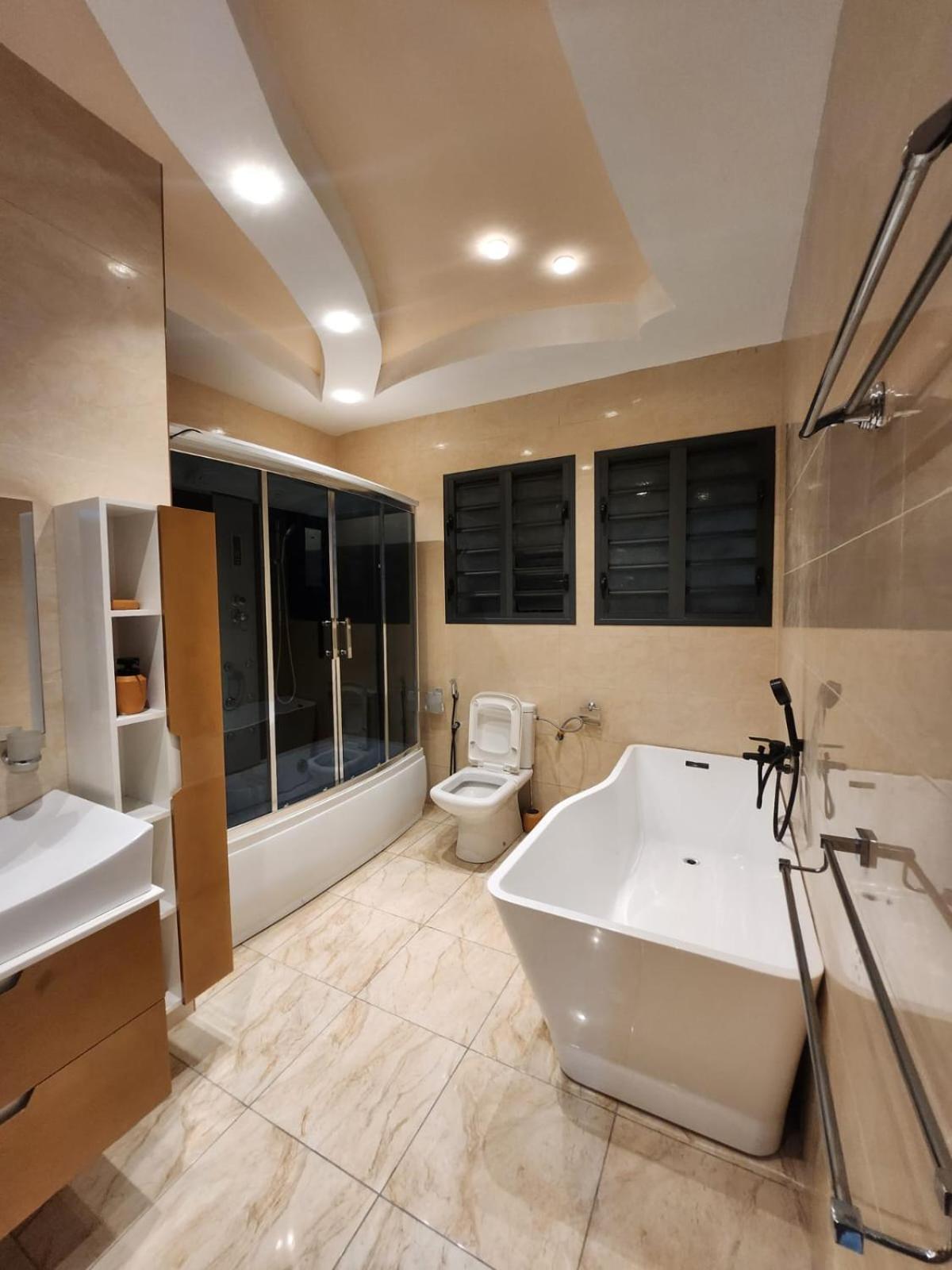 מאהאג'נגה Ocean Heaven Hotel מראה חיצוני תמונה