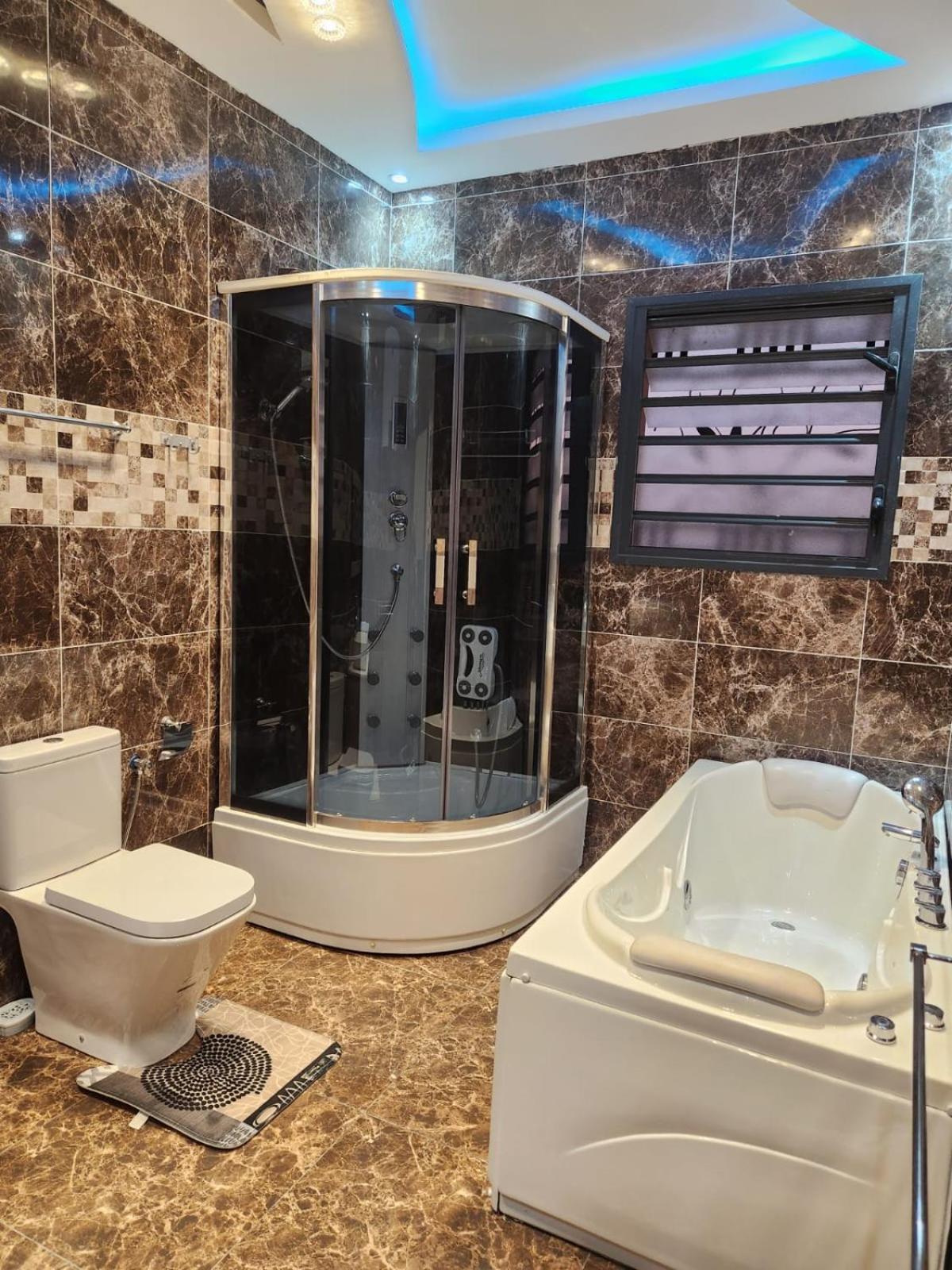 מאהאג'נגה Ocean Heaven Hotel מראה חיצוני תמונה