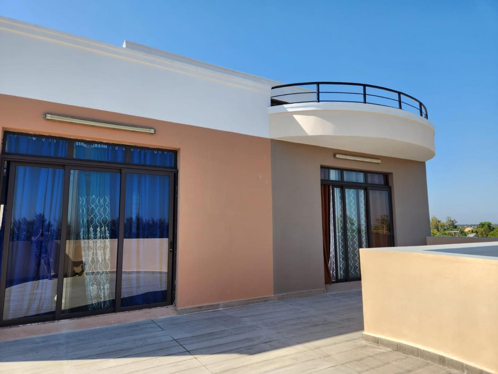מאהאג'נגה Ocean Heaven Hotel מראה חיצוני תמונה